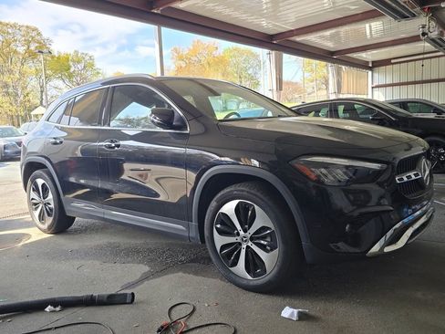 Used 2025 Mercedes-Benz GLA 250 image 1