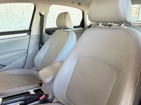 Used 2012 Volkswagen Passat 2.5 SE FWD image 2