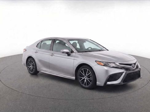Used 2024 Toyota Camry SE image 6