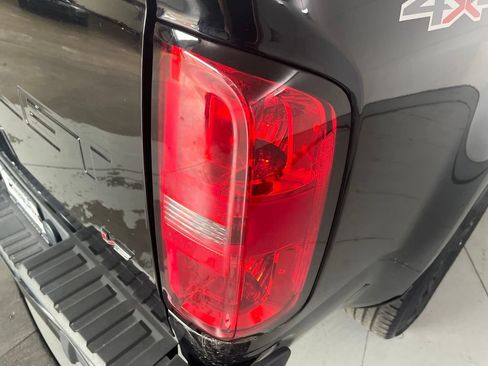 Used 2022 Chevrolet Colorado LT AWD/4WD image 49