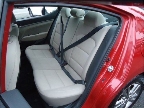 Used 2017 Hyundai Elantra SE image 11