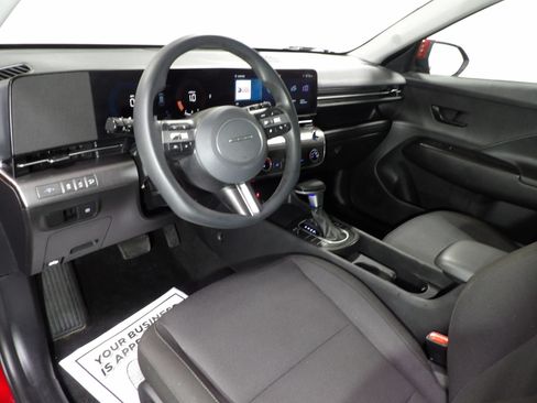 Used 2025 Hyundai Kona SE FWD image 9