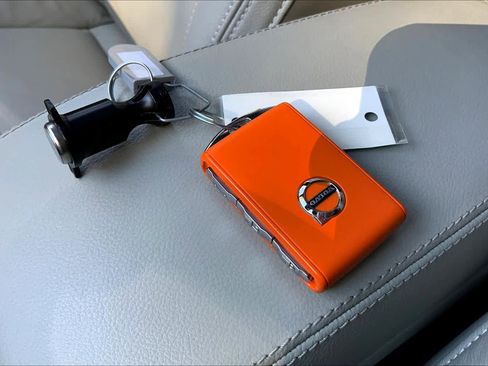 Used 2024 Volvo XC40 B5 Plus w/ Protection Package Premier image 14