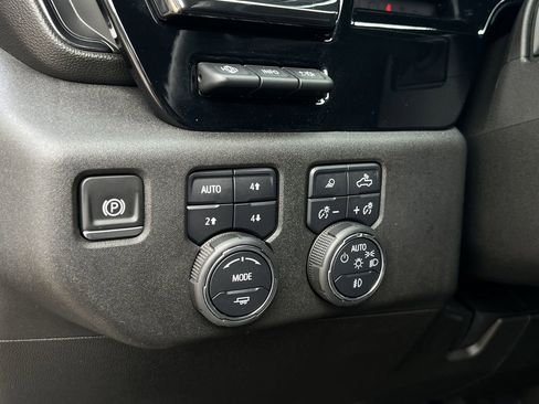 Used 2024 Chevrolet Silverado 2500 ZR2 w/ Technology Package image 17