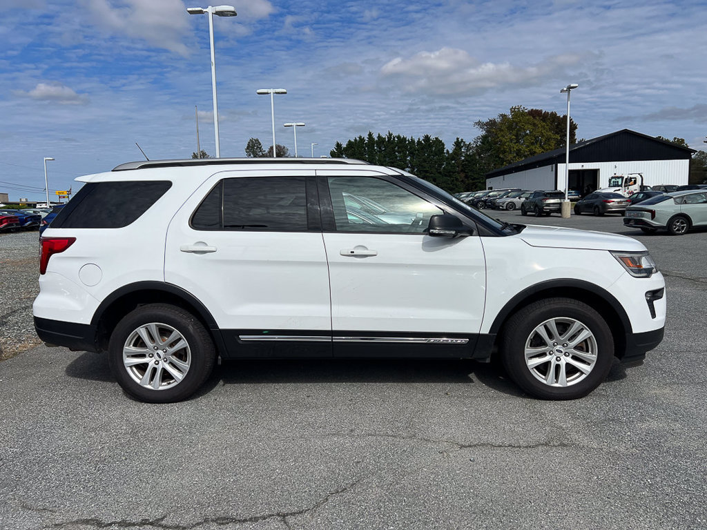 Used 2019 Ford Explorer XLT w/ Equipment Group 201A AWD/4WD image 8