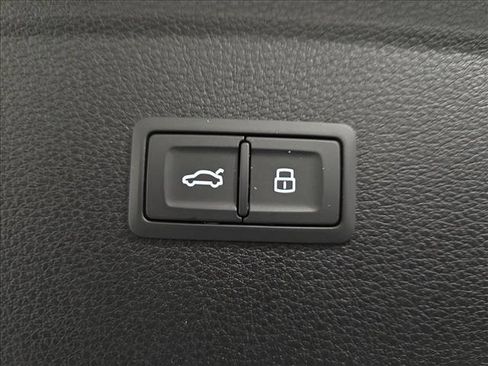 Used 2025 Audi Q5 2.0T Premium image 14