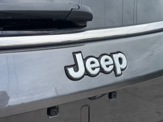 Used 2018 Jeep Compass Latitude w/ Popular Equipment Group FWD image 12