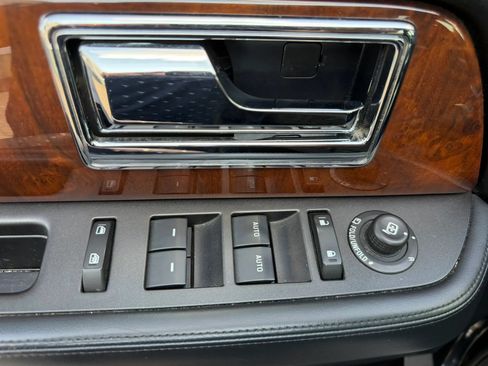 Used 2015 Lincoln Navigator 4WD image 13