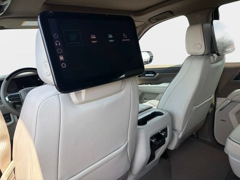 New 2026 GMC Yukon Denali w/ Denali Reserve Package AWD/4WD image 13