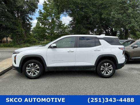 Used 2025 Chevrolet Equinox LT AWD/4WD image 2