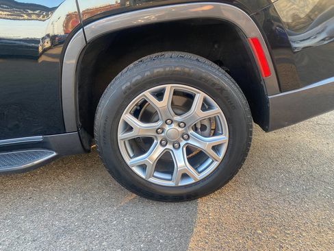 Used 2022 Jeep Wagoneer Series II AWD/4WD image 13