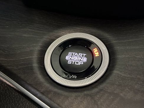 Used 2025 Jeep Grand Cherokee Limited image 21