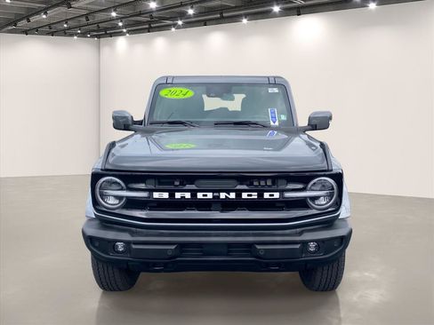 Used 2024 Ford Bronco Outer Banks AWD/4WD image 2