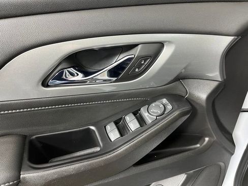 Used 2023 Chevrolet Traverse LT image 16