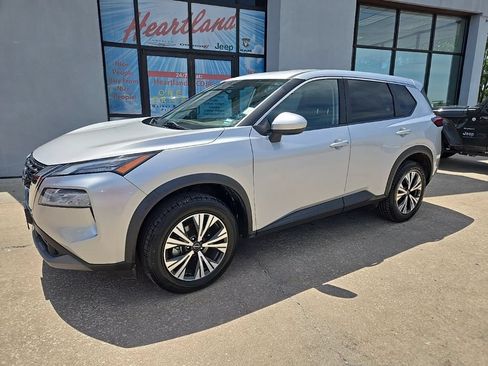 Used 2023 Nissan Rogue SV AWD/4WD image 3