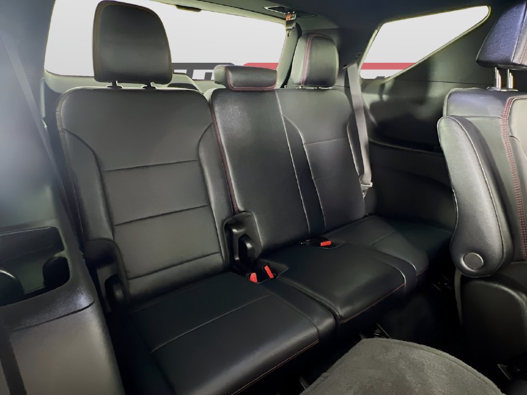 Used 2025 Chevrolet Traverse RS w/ LPO, Floor Liner Package AWD/4WD image 28