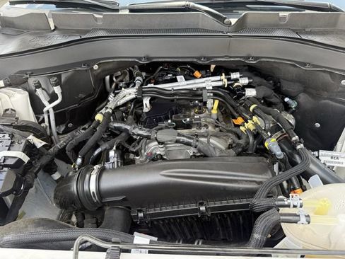Used 2025 Ford Explorer Active RWD image 31