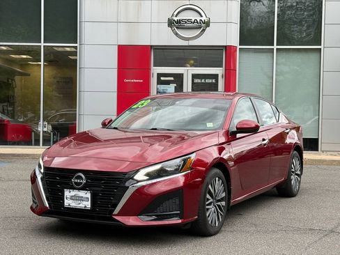 Used 2023 Nissan Altima 2.5 SV w/ SV Premium Package AWD/4WD image 1