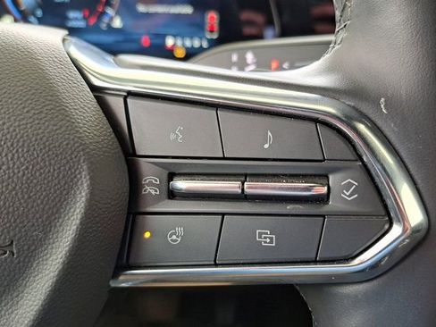 Used 2025 Chevrolet Equinox LT w/ Safety and Technology Package image 11