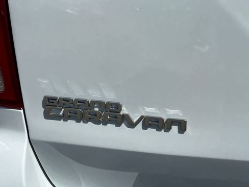 Used 2016 Dodge Grand Caravan SE image 21