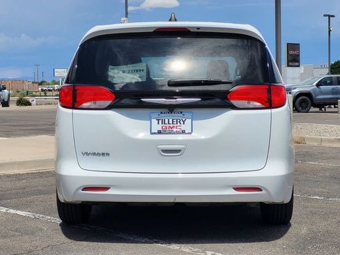 Used 2023 Chrysler Voyager LX FWD image 6