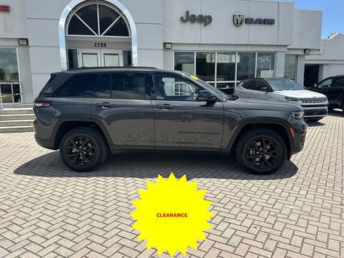 Used 2024 Jeep Grand Cherokee Altitude RWD image 6