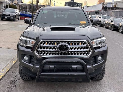 Used 2016 Toyota Tacoma TRD Sport image 8