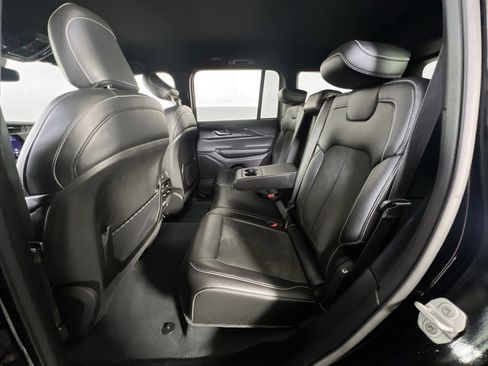 Used 2023 Jeep Grand Cherokee Altitude image 23