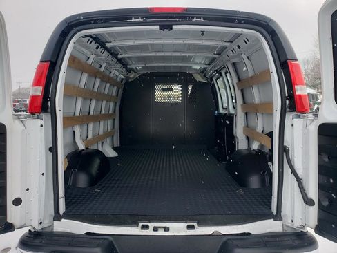 Used 2024 GMC Savana 2500 w/ Driver Convenience Package image 5