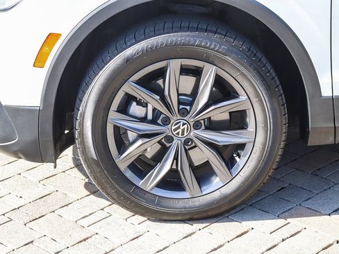 Used 2023 Volkswagen Tiguan SE image 12