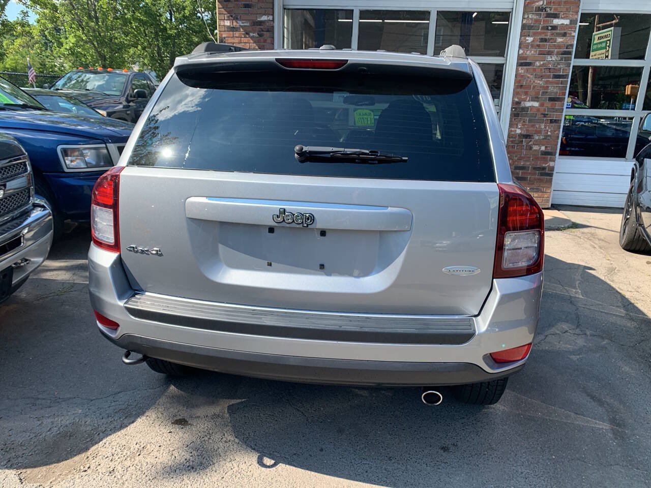 Used 2017 Jeep Compass Latitude AWD/4WD image 5