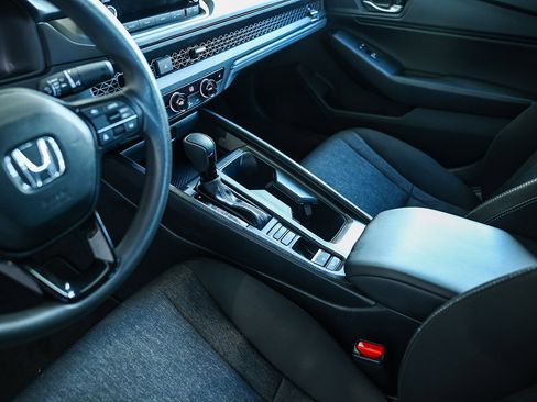 Used 2025 Honda Accord SE image 27