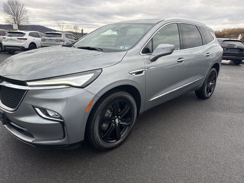 Used 2023 Buick Enclave Essence w/ Experience Buick Package image 7