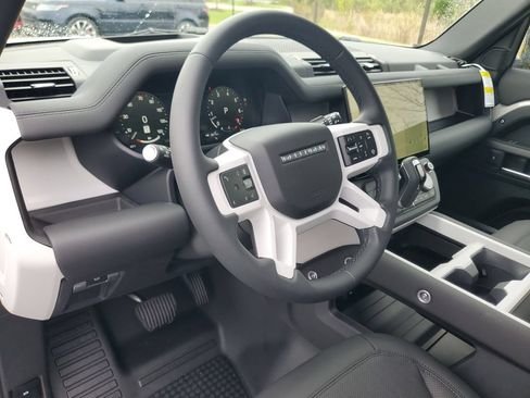 Used 2026 Land Rover Defender 130 X-Dynamic SE AWD/4WD image 14