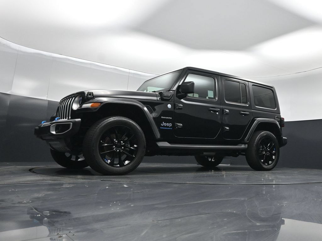 Used 2023 Jeep Wrangler Unlimited Sahara AWD/4WD image 40