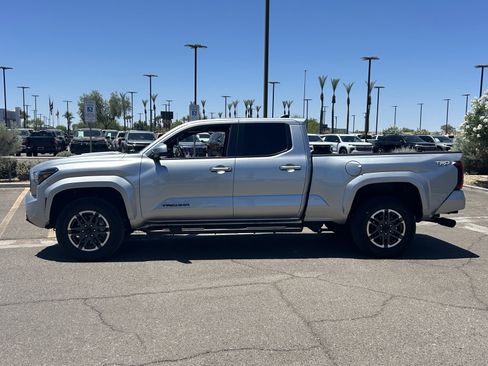 Used 2025 Toyota Tacoma TRD Sport AWD/4WD image 2