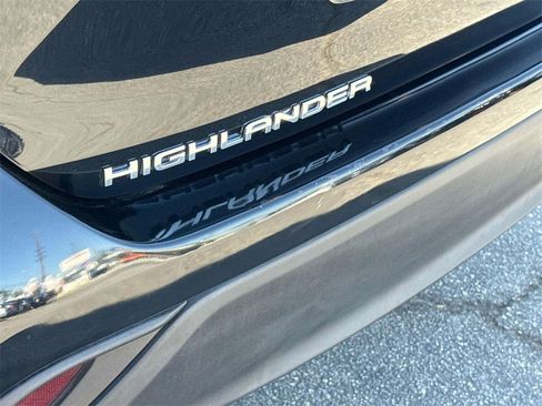 Used 2023 Toyota Highlander LE image 7
