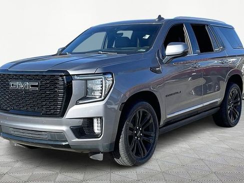 Used 2021 GMC Yukon Denali w/ Denali Premium Package image 3