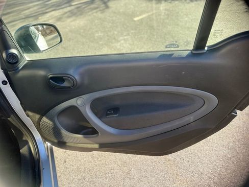 Used 2016 smart fortwo pure image 19