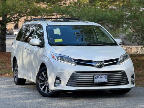 Used 2019 Toyota Sienna Limited Premium image 3