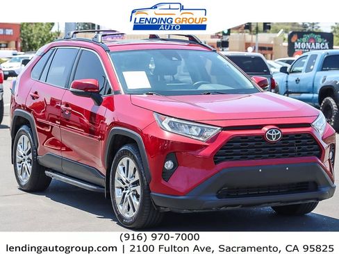 Used 2019 Toyota RAV4 XLE Premium image 5