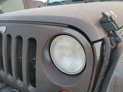 Used 2013 Jeep Wrangler Unlimited Sahara w/ Connectivity Group image 4