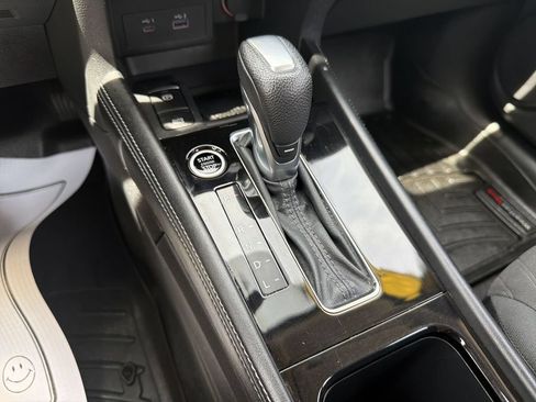 Used 2021 Nissan Kicks SR FWD image 19