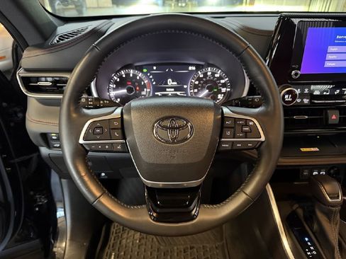 Used 2023 Toyota Highlander XSE image 19