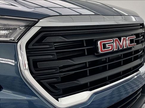 Used 2024 GMC Terrain SLE w/ Driver Convenience Package image 28