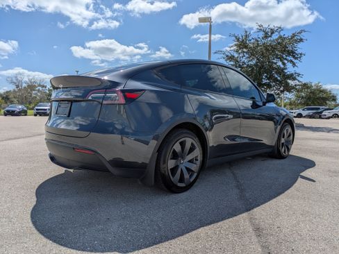 Used 2024 Tesla Model Y 2WD image 4