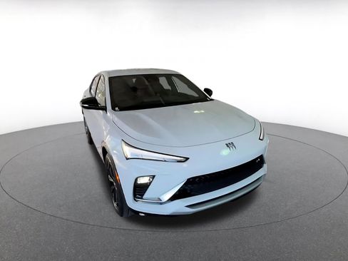 Used 2025 Buick Envista Sport Touring image 3