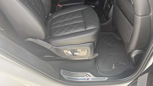 Used 2024 BMW X7 xDrive40i w/ M Sport Package AWD/4WD image 54