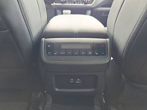 Used 2024 Nissan Pathfinder SL w/ SL Premium Package FWD image 26