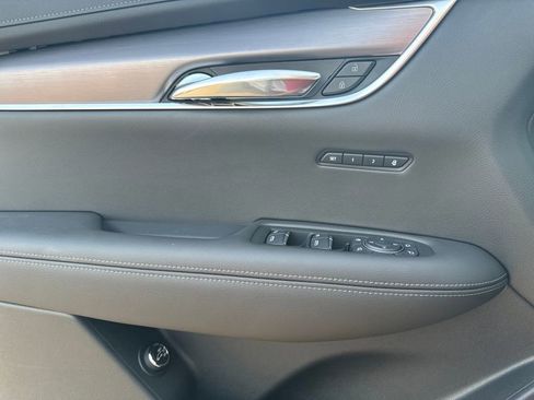 New 2025 Cadillac XT6 Luxury image 22